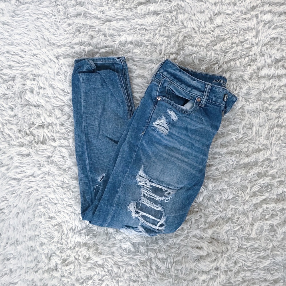 AMERICAN EAGLE Tomgirl Ripped Jeans
